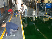 新都车间彩色混凝土密封固化剂地坪施工中