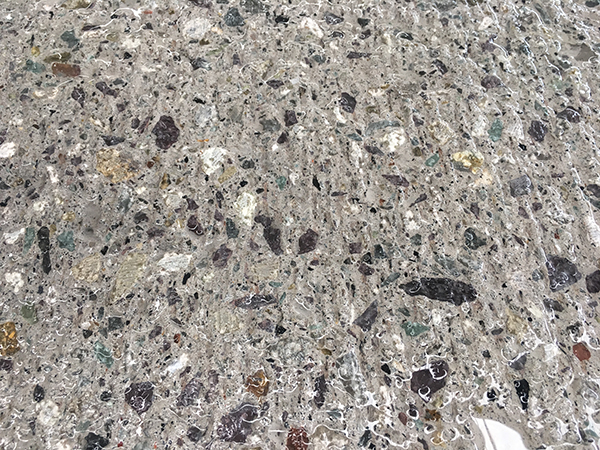 水泥地坪出现粗糙麻面如何修复？